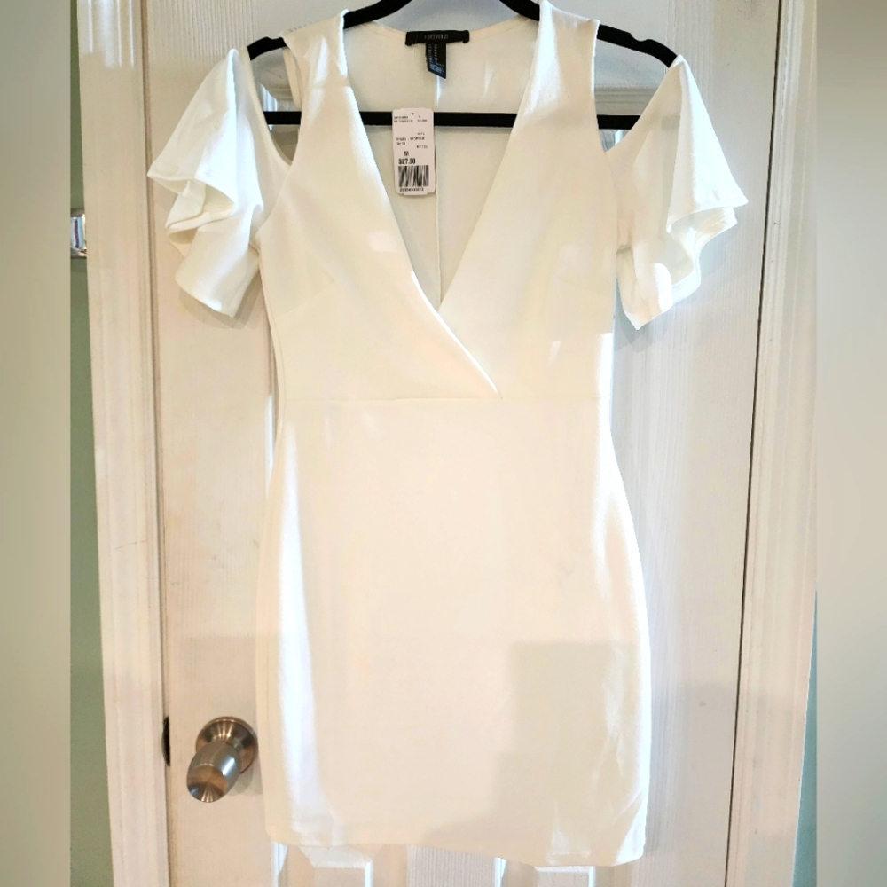 Elegant White Dress with Ruffle Sleeves